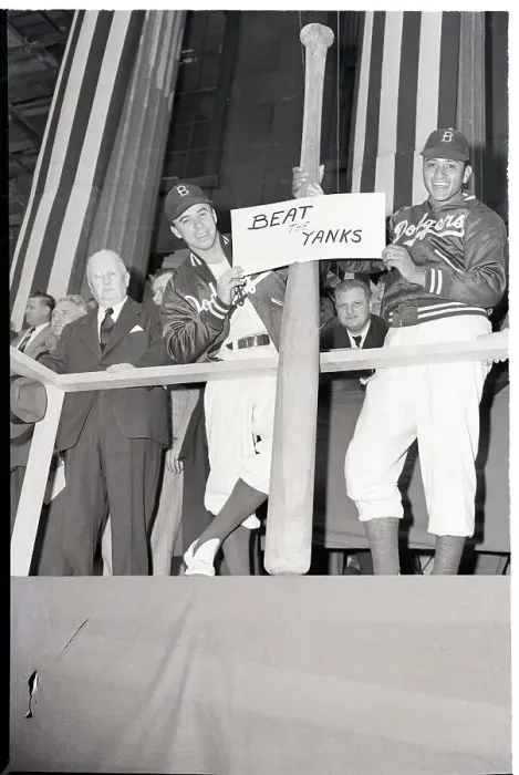 Framed Print : Pw. Reese & D.Newcombe Hold Giant Bat Framed Print : Pw. Reese & D.Newcombe Hold Giant Bat