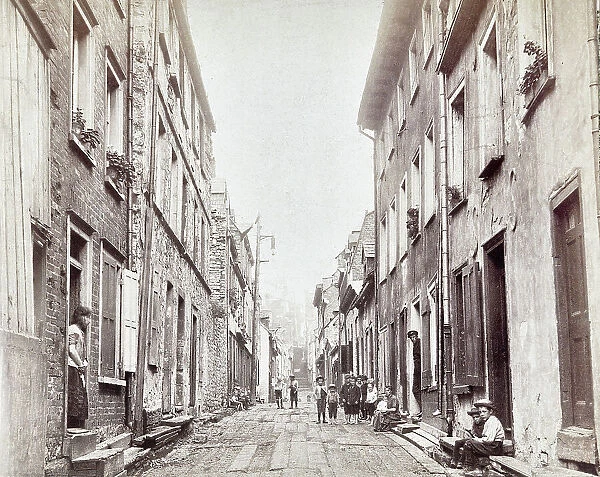 Quebec, rue du petit champlain, 1890