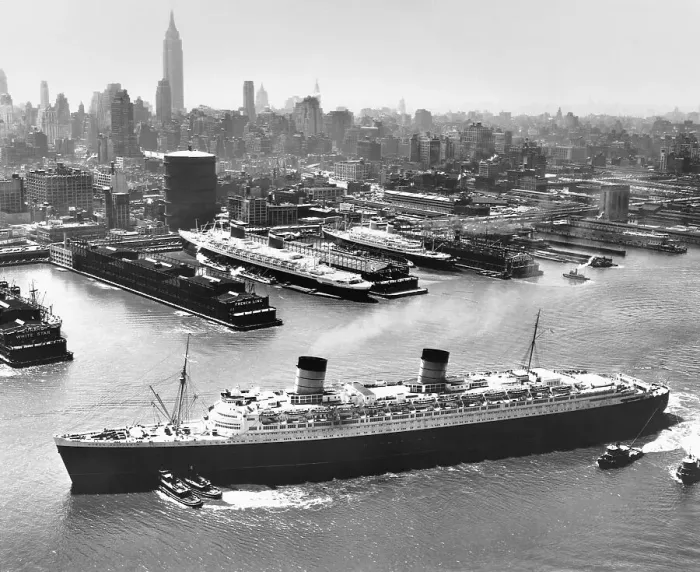 Framed Print : Queen Elizabeth Arriving in New York Harbor Framed Print : Queen Elizabeth Arriving in New York Harbor