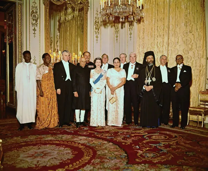 Framed Print : Queen Elizabeth and Commonwealth Ministers Framed Print : Queen Elizabeth and Commonwealth Ministers