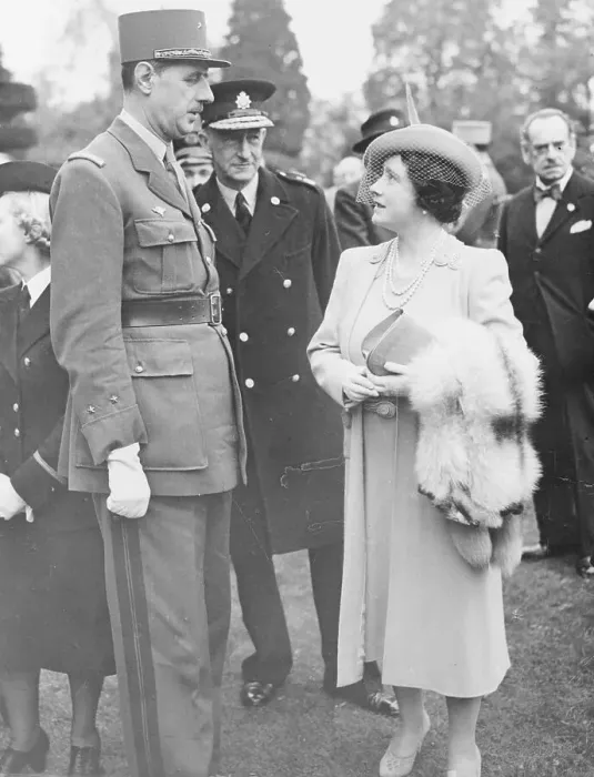 Framed Print : Queen Elizabeth with General Charles De Gaulle While Visiting Framed Print : Queen Elizabeth with General Charles De Gaulle While Visiting