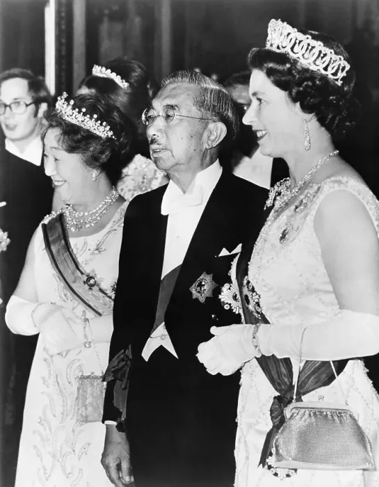 Framed Print : Queen Elizabeth II with Emperor and Empress Framed Print : Queen Elizabeth II with Emperor and Empress