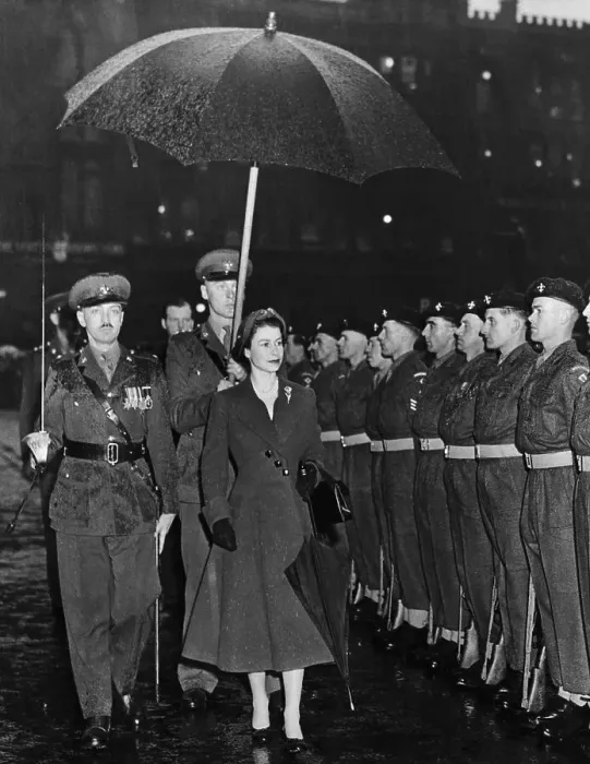 Framed Print : Queen Elizabeth Inspecting a Guard of Honor Framed Print : Queen Elizabeth Inspecting a Guard of Honor