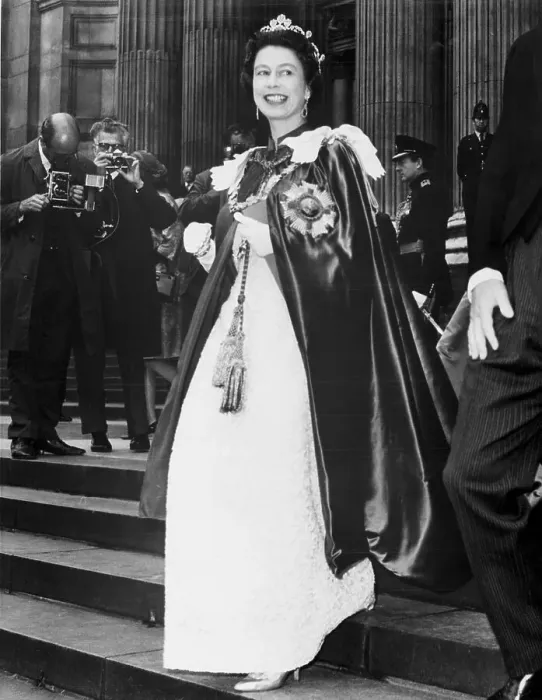 Framed Print : Queen Elizabeth Leaves Cathedral Framed Print : Queen Elizabeth Leaves Cathedral