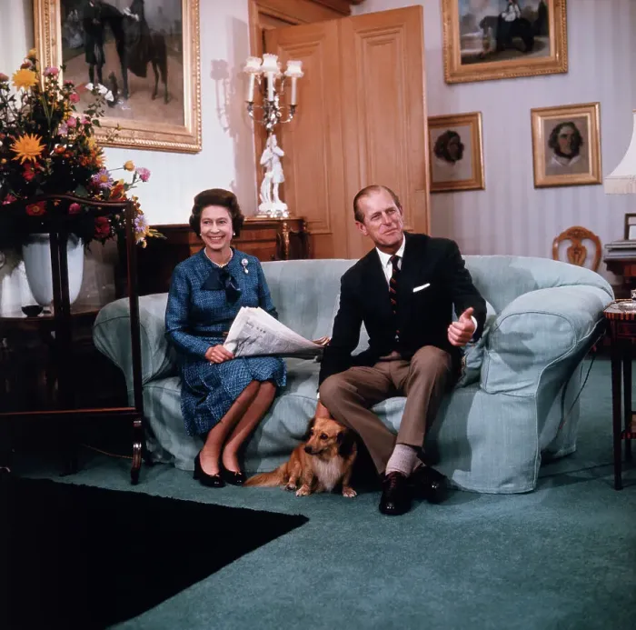 Framed Print : Queen Elizabeth and Prince Philip Relaxing on Couch Framed Print : Queen Elizabeth and Prince Philip Relaxing on Couch