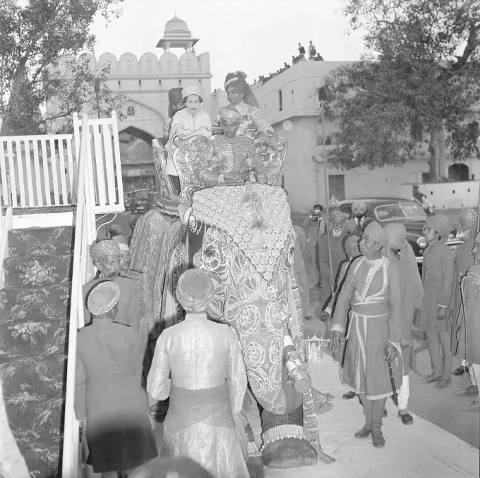 Framed Print : Queen Elizabeth And Prince Philip Visit India Framed Print : Queen Elizabeth And Prince Philip Visit India