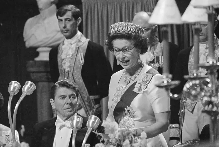 Framed Print : Queen Elizabeth Reading a Toast