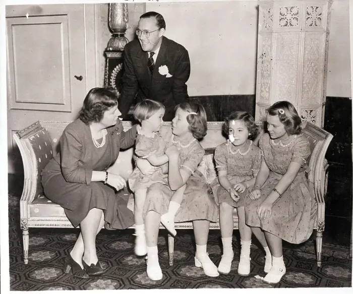 Framed Print : Queen Juliana with Dauhgters and Prince Framed Print : Queen Juliana with Dauhgters and Prince