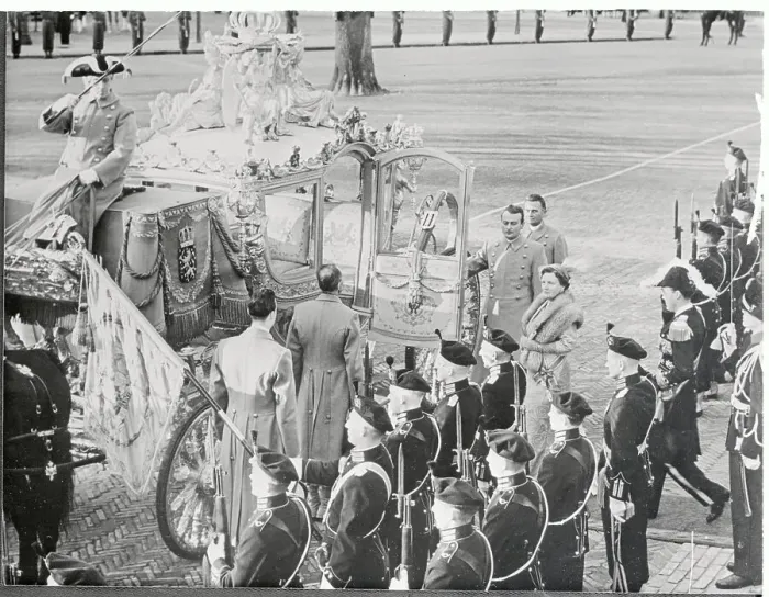 Framed Print : Queen Juliana Preparing to Step Inside a Carriage