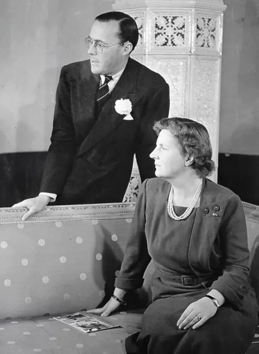 Framed Print : Queen Juliana with Prince Bernhard Framed Print : Queen Juliana with Prince Bernhard