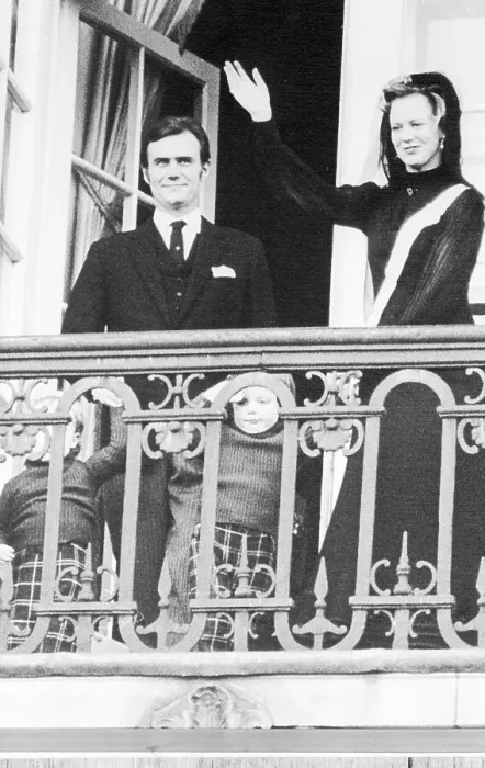 Framed Print : Queen Margrethe Waving with Husband and Children Framed Print : Queen Margrethe Waving with Husband and Children