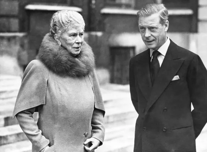 Framed Print : Queen Mary with Prince Edward Framed Print : Queen Mary with Prince Edward