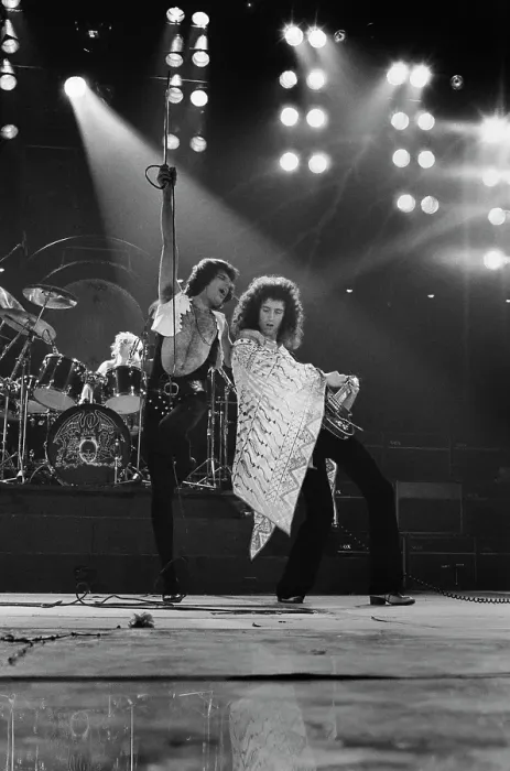 Framed Print : Queen Play The Forum, Inglewood, 1977 Framed Print : Queen Play The Forum, Inglewood, 1977