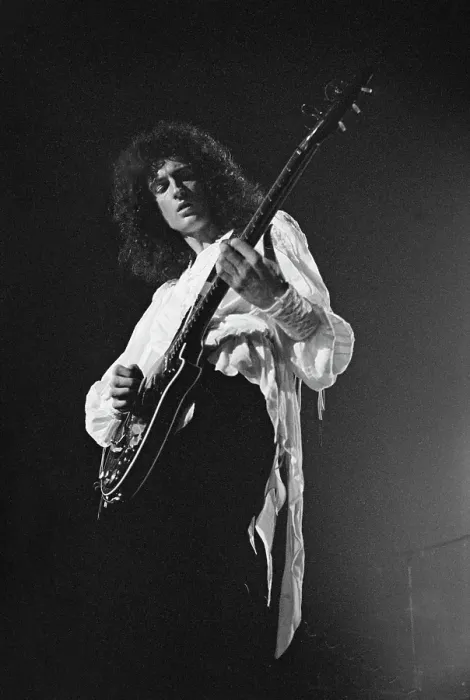 Framed Print : Queen Play The Forum, Inglewood, 1977 Framed Print : Queen Play The Forum, Inglewood, 1977