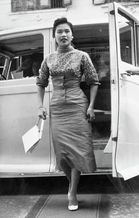 Framed Print : Queen Sirikit Exiting Limousine Framed Print : Queen Sirikit Exiting Limousine