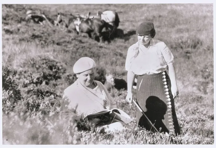 Framed Print : Queen Wilhelmina Sketching in Field with Daughter Nearby Framed Print : Queen Wilhelmina Sketching in Field with Daughter Nearby