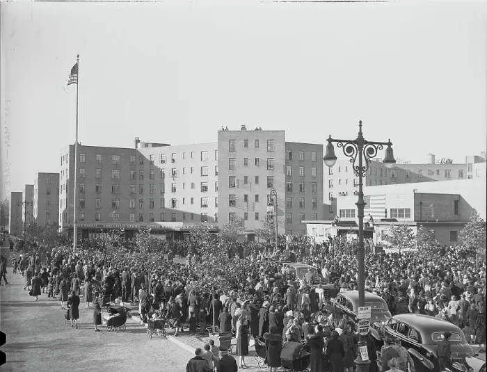 Framed Print : Queens Citizens Awaiting President Roosevelt to Visit Framed Print : Queens Citizens Awaiting President Roosevelt to Visit