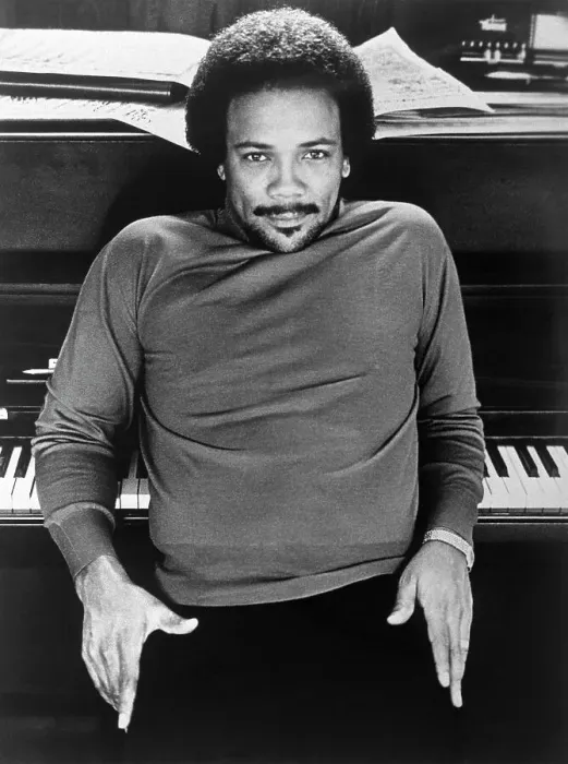 Framed Print : Quincy Jones Leaning Back on Piano Framed Print : Quincy Jones Leaning Back on Piano