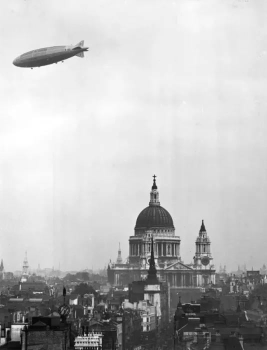 Framed Print : R-101 Over London Framed Print : R-101 Over London