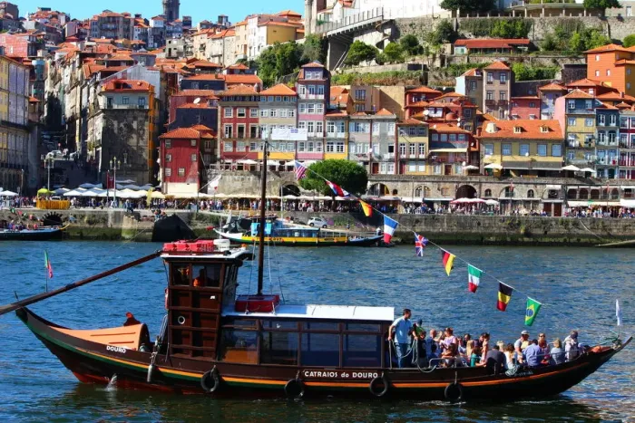 Framed Print : Rabelo boats and Ribeira district in Porto from Vila Nova de Gaia Framed Print : Rabelo boats and Ribeira district in Porto from Vila Nova de Gaia