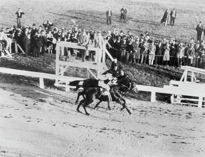 Framed Print : Race Horses Seabiscuit and War Admiral in Action Framed Print : Race Horses Seabiscuit and War Admiral in Action