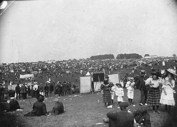 Racegoers. 3rd June 1908: Crowds walking across the Downs from Epsom Station
