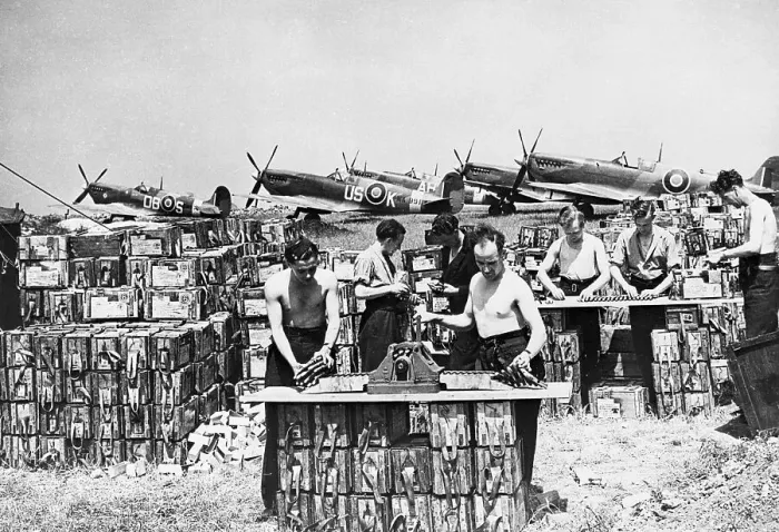 Framed Print : RAF Ground Crew Belting Cannon