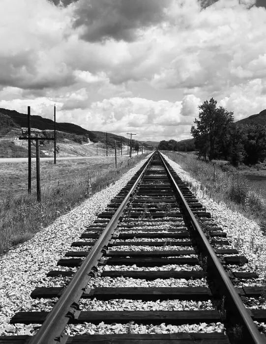 Framed Print : Railroad Tracks Stretching into the Distance Framed Print : Railroad Tracks Stretching into the Distance