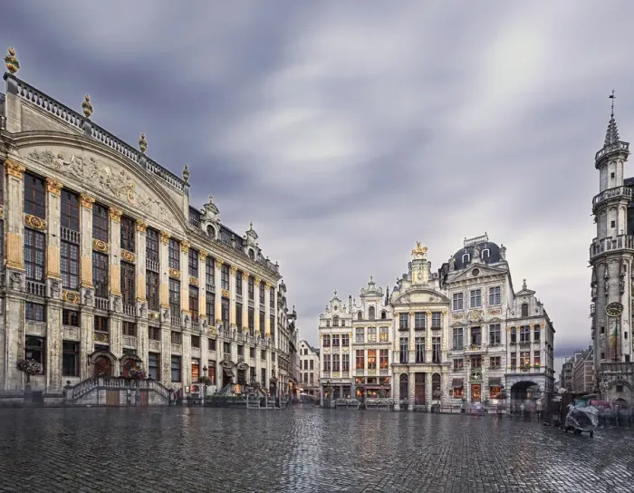 Framed Print : Rainy day, Grand Place (Brussels) Framed Print : Rainy day, Grand Place (Brussels)