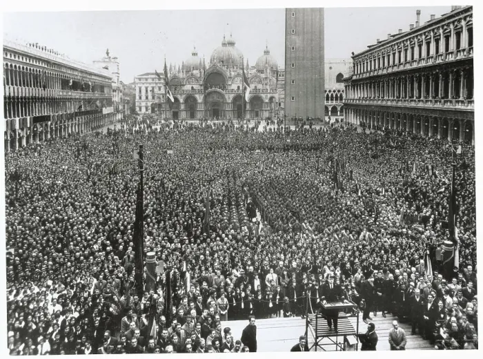 Framed Print : Rally for Mussolini in St.Mark's Square, Venice, 1933 Framed Print : Rally for Mussolini in St.Mark's Square, Venice, 1933