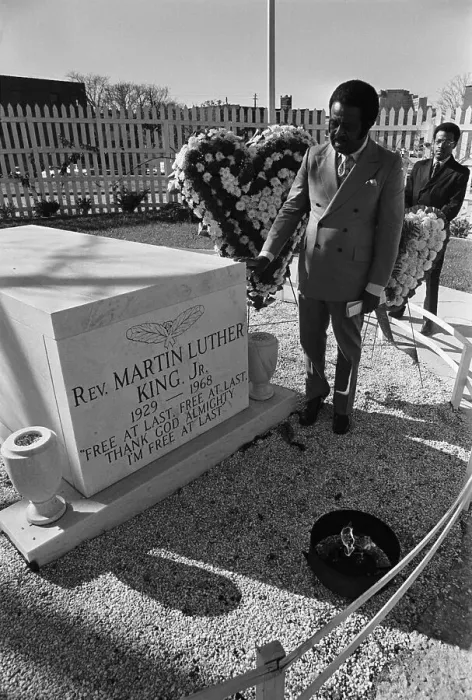 Framed Print : Ralph Abernathy at Martin L. King's Grave Framed Print : Ralph Abernathy at Martin L. King's Grave