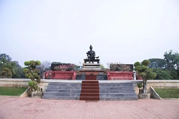 Ram Khom Kaeng King Monument