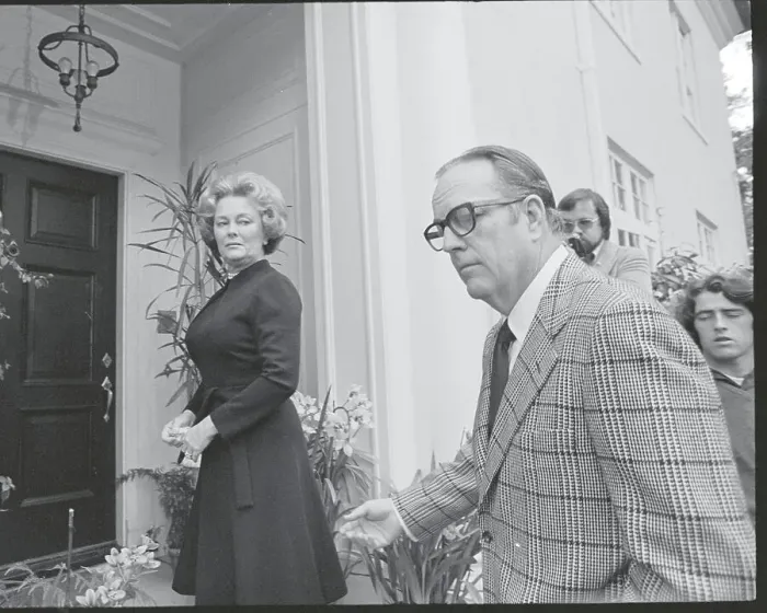 Framed Print : Randolph and Catherine Hearst Outside Their Home Framed Print : Randolph and Catherine Hearst Outside Their Home
