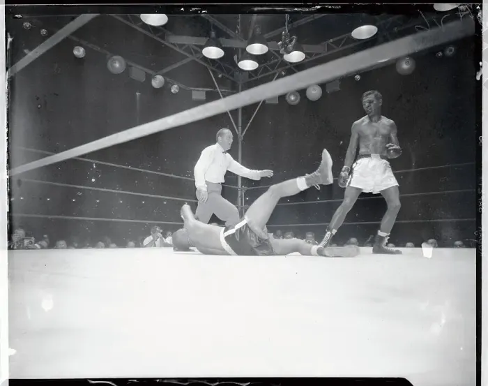 Framed Print : Randy Turpin on Mat in Boxing Match Framed Print : Randy Turpin on Mat in Boxing Match