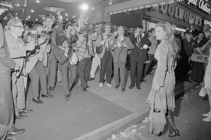Framed Print : Raquel Welch Arrives at Movie Premiere Framed Print : Raquel Welch Arrives at Movie Premiere