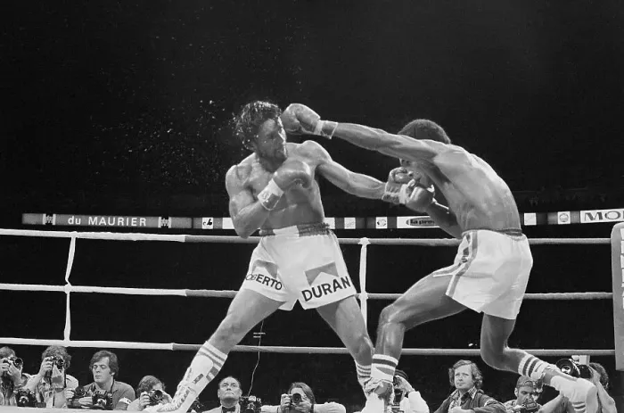 Framed Print : Ray Leonard Swings a Left at Roberto Duran Framed Print : Ray Leonard Swings a Left at Roberto Duran