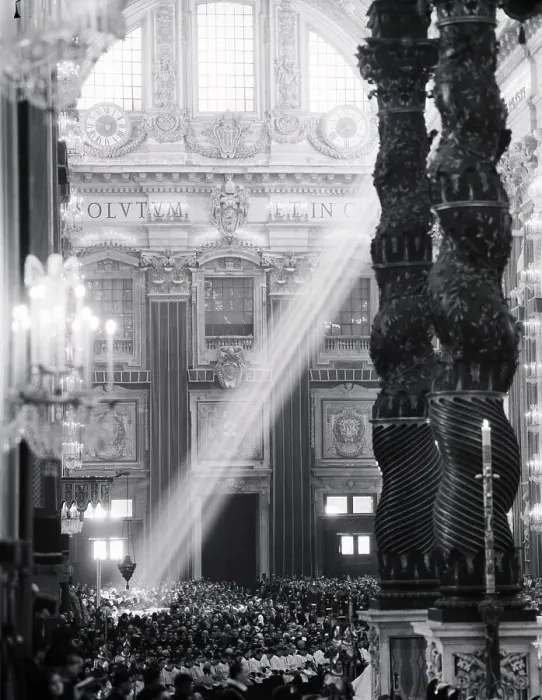 Framed Print : Ray of Light in St Peter's Basilica Framed Print : Ray of Light in St Peter's Basilica
