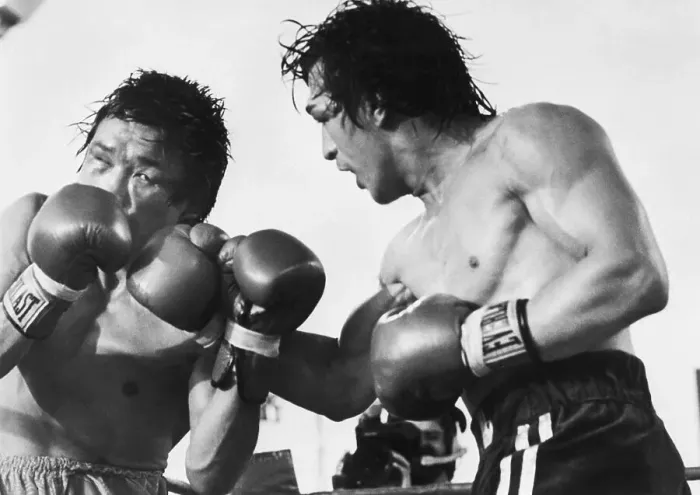 Framed Print : Ray Mancini Punching Duk-Koo Kim Framed Print : Ray Mancini Punching Duk-Koo Kim