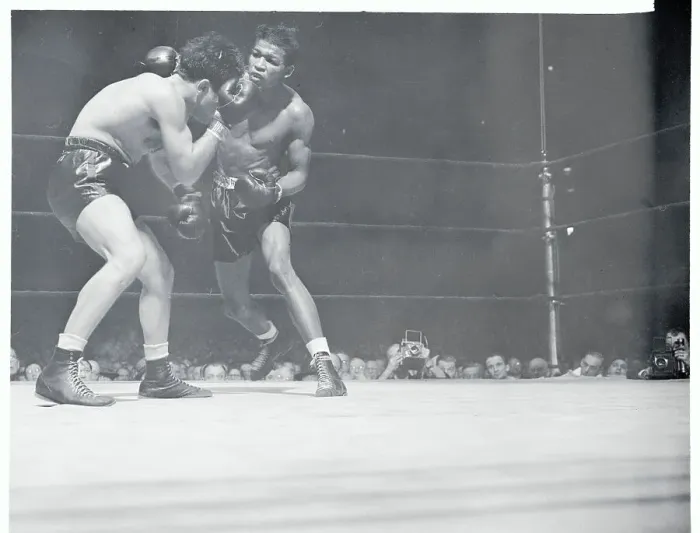 Framed Print : Ray Robinson Boxing Against Jake LaMotta Framed Print : Ray Robinson Boxing Against Jake LaMotta