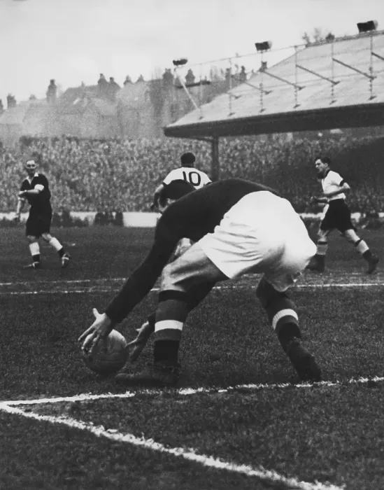 Framed Print : Ray Wood. Manchester United goalkeeper Ray Wood palces the ball during Framed Print : Ray Wood. Manchester United goalkeeper Ray Wood palces the ball during