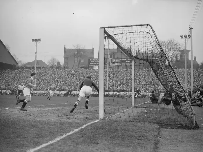 Framed Print : Ray Wood. 29th January 1955: Manchester United goalkeeper, Ray Wood Framed Print : Ray Wood. 29th January 1955: Manchester United goalkeeper, Ray Wood