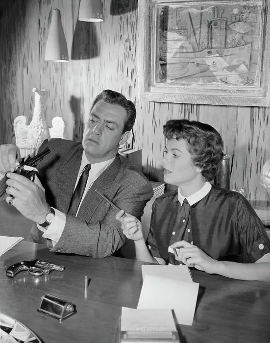 Framed Print : Raymond Burr and Barbara Hale as Perry Mason and Della Street Framed Print : Raymond Burr and Barbara Hale as Perry Mason and Della Street