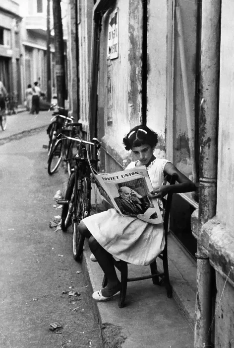 Framed Print : Reading Magazine Framed Print : Reading Magazine