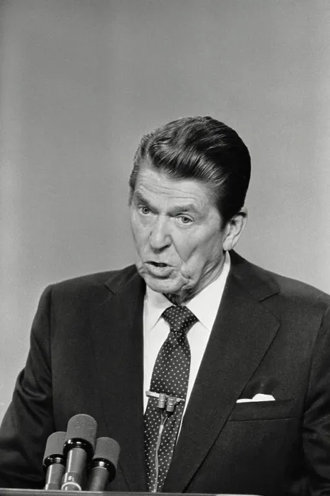 Framed Print : Reagan Speaking at Debate with Carter Framed Print : Reagan Speaking at Debate with Carter