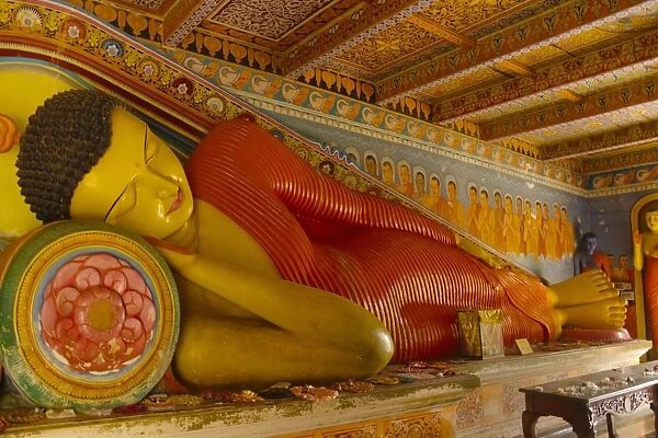Reclining Buddha at Isunumuni Raja Hama Viharaya