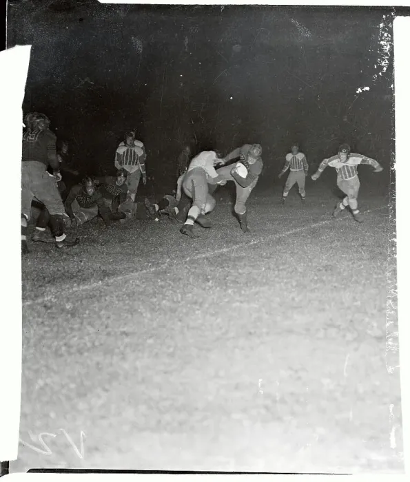 Framed Print : Red Grange Running the Ball Framed Print : Red Grange Running the Ball