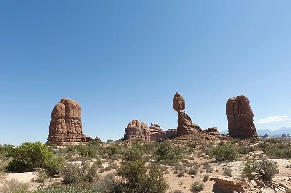 Red sandstone, Balanced Rock, Arches National Park, Utah, Western United States, United States of America, North America