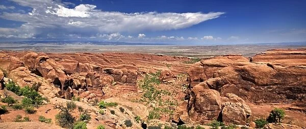 Red sandstone formations formed by erosion at Devils Garden, Arches-Nationalpark, near Moab, Utah, United States
