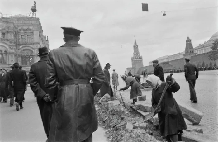 Framed Print : Red Square, Kremlin, Early 1960s Framed Print : Red Square, Kremlin, Early 1960s