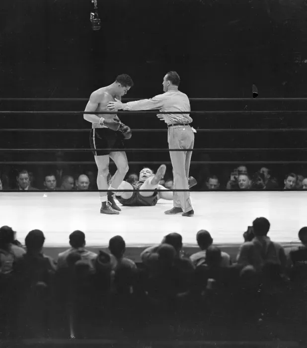 Framed Print : Referee Stopping Fight Framed Print : Referee Stopping Fight